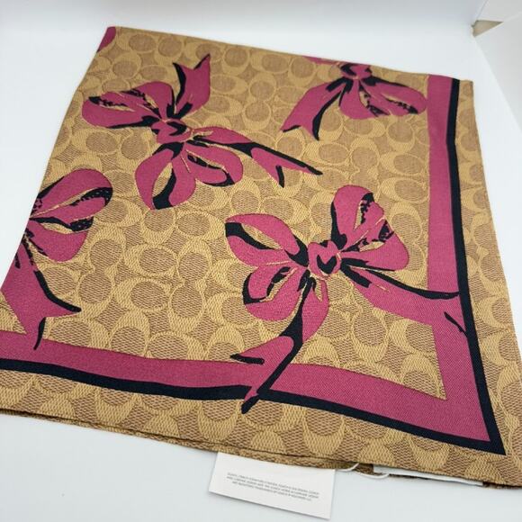 Last 2‼️ Coach Signature Bow Print Silk Bandana CZ527 Tan/Pink - Picture 8 of 8